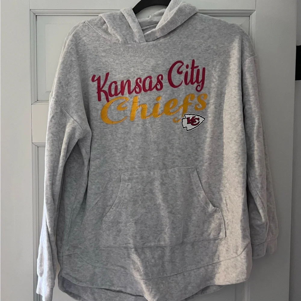 Kansas City Chiefs Women’s Gray Hoodie - Picture 1 of 3